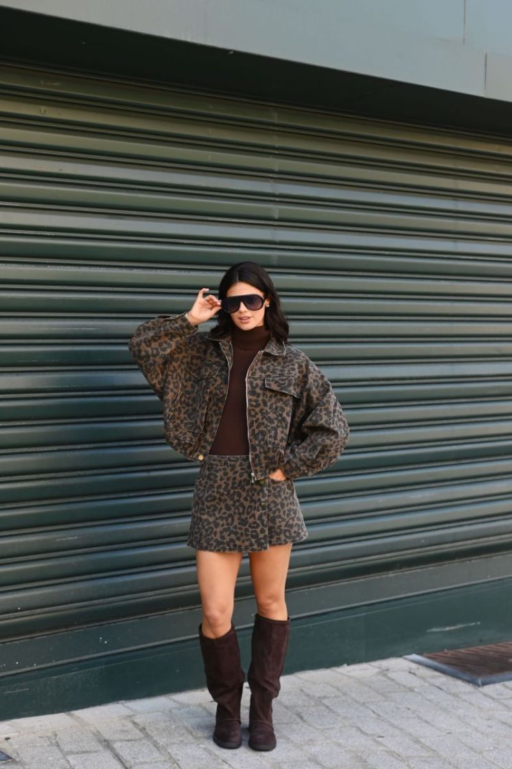 8261 LEOPARD leopard