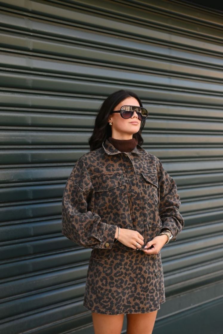 8261 LEOPARD leopard